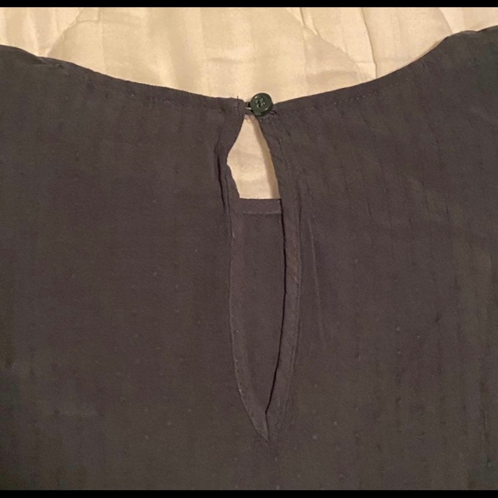 NWT Treasure Bond Long Sleeve Blouse Blue Slate Key Hole Button Back Neutral - Picture 5 of 8
